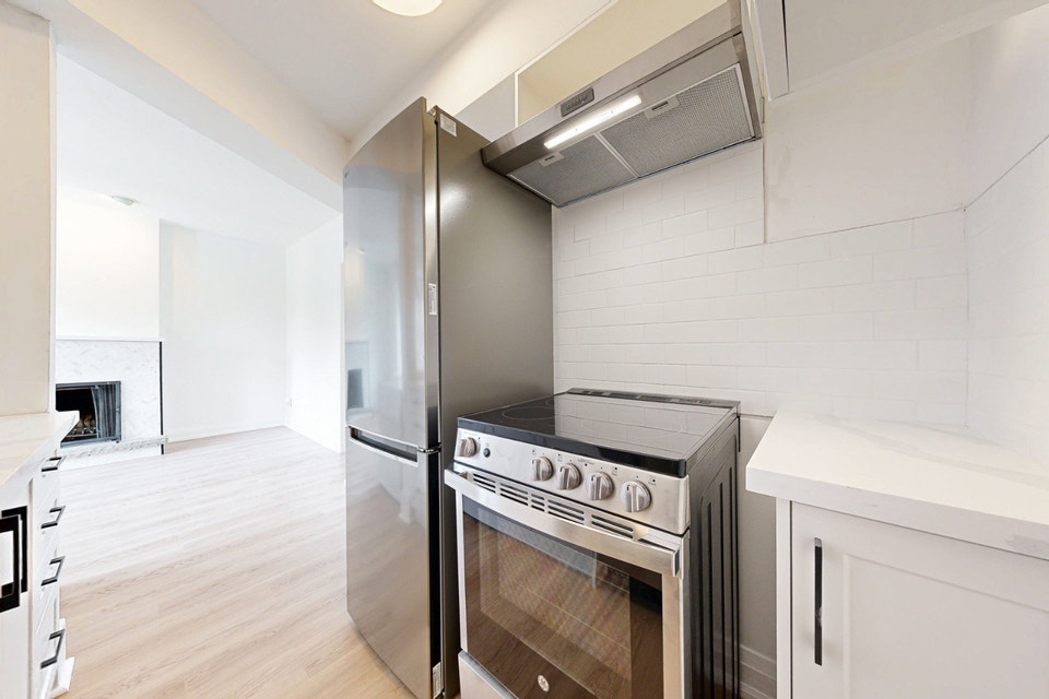 2 BED  1 BATH APARTMENT FOR RENT IN THE BEACHES 4
