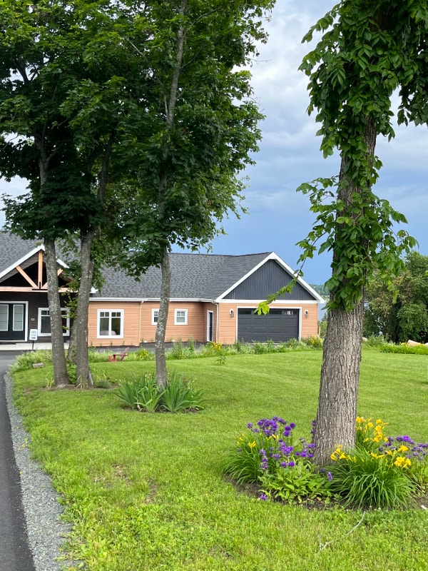 Large One bedroom plus Den overlooking Miramichi River! Long