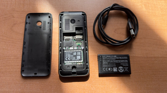 [$40] - NOKIA RM-1110 DUAL SIM MICROSOFT CELLPHONE in Cell Phones in Markham / York Region - Image 4