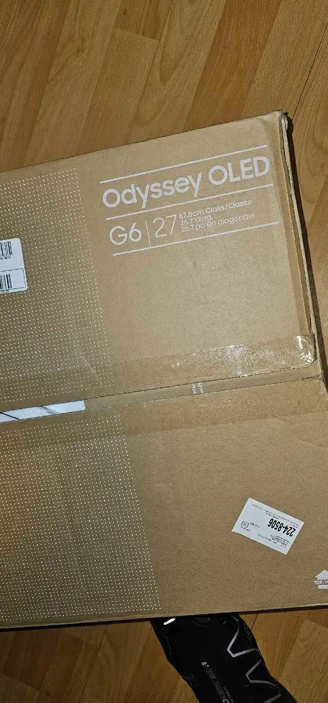 Samsung Odyssey OLED G6 27-inch monitor in Monitors in Ottawa - Image 9