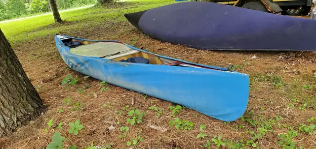 Canot 16' en kevlar. in Canoes, Kayaks & Paddles in Gatineau - Image 3