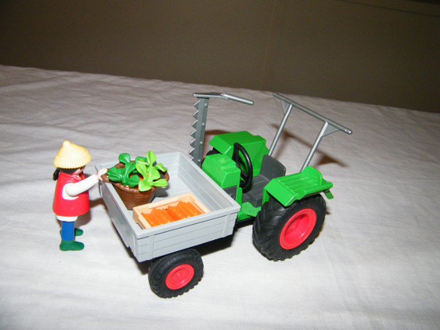 Playmobil tracteur de ferme avec bac dans Jouets et jeux  à Laval/Rive Nord - Image 2
