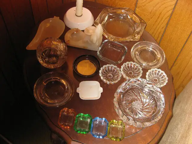 CHANDELIERS, VASES, CENDRIERS CRYSTAL VERRE, CHANDELLES, FLACON in Other in Laval / North Shore - Image 9