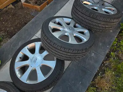 Hyundai Elantra Summer tyes with original rim size 225/45R/17 ...used like new only three months old