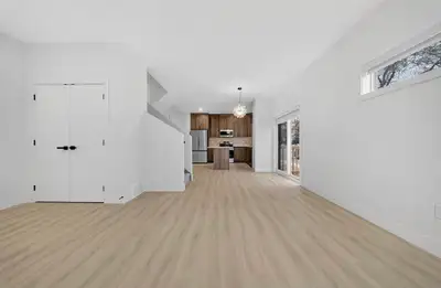 Brand new 3 bedrooms Townhouse short Description -Spacious 3 bedrooms Townhouse with modern open spa...