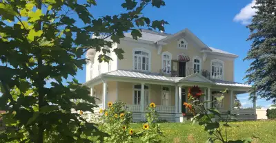 Chambres et suites à louer dans magnifique presbytère à Scott !