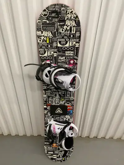 Sims snowboard Firefly bindings Size: 125 Good condition $200