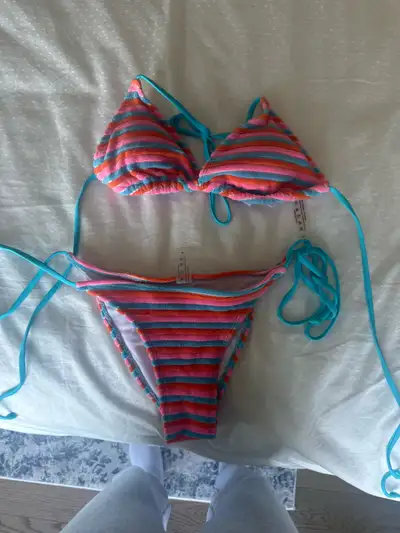 This is a Shein bikini in size XS with a fun, vibrant striped pattern! It's in excellent condition,...