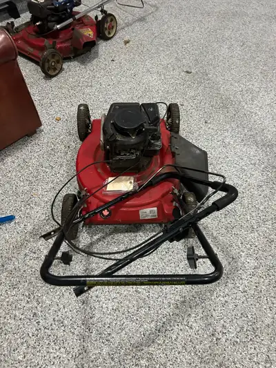 2 tondeuses / 2 lawnmowers , View more