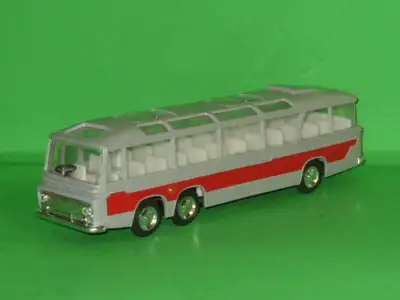 Vintage...De ma collection...Autobus Cross Country flambant neuf dans boîte...Tout plastique...Moteu...