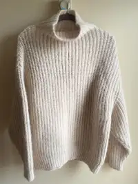 Aritzia Wilfred sweater 