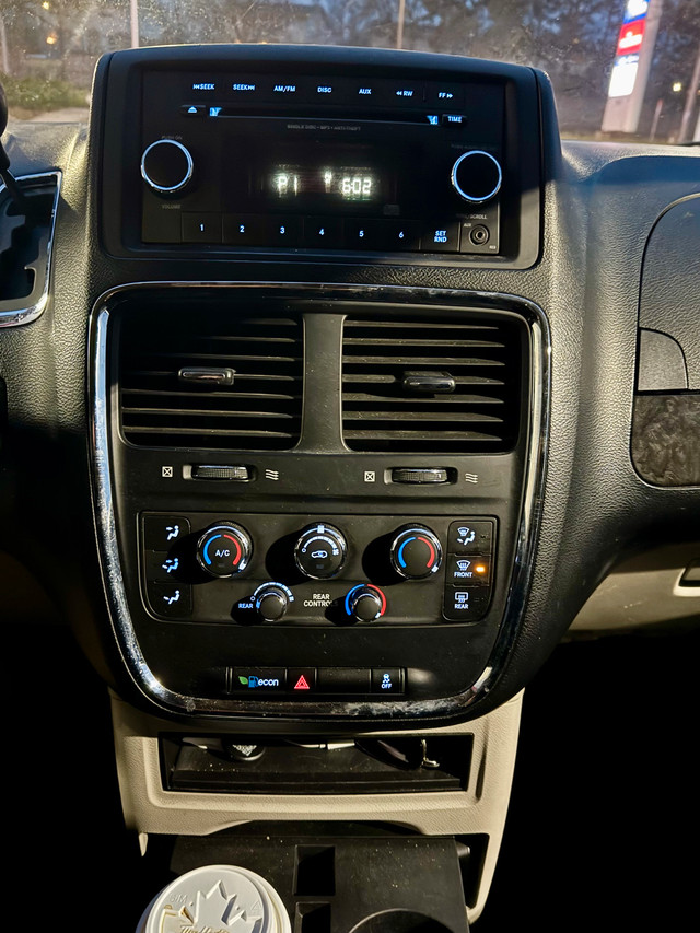 2012 Dodge Grand Caravan SXT - Full Stow & Go in Cars & Trucks in Mississauga / Peel Region - Image 4