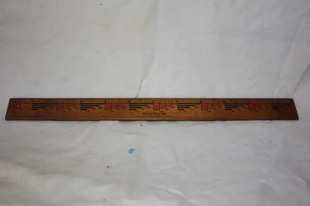 2 Vintage Wooden Rulers in Arts & Collectibles in Longueuil / South Shore - Image 2