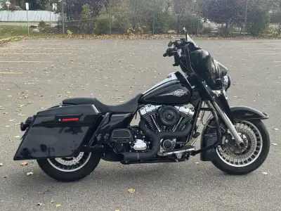 2011 Electraglide Classic $9000 obo 96 ci Cams, intake, tuner, exhaust Extended saddle bags, comes w...
