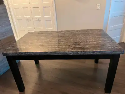 Grande table de cuisine en marbre noire et 4 chaises