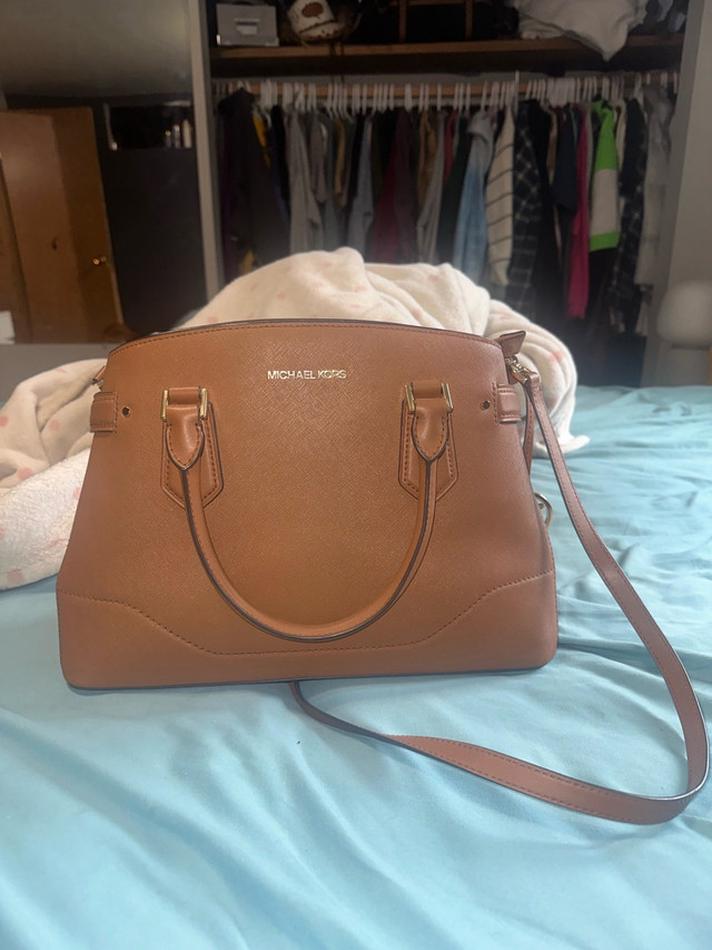 Michael Kors purse in Other in Thompson - Image 2