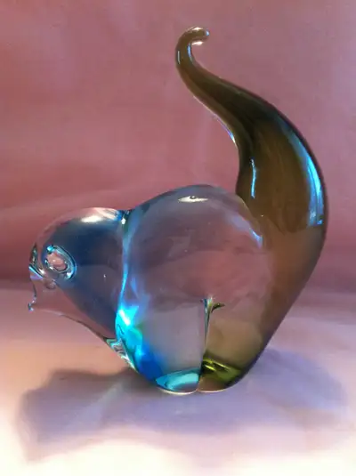 A NICE VINTAGE HAND BLOWN GLASS SQUIRREL BY CHALET CANADA. IT IS IN BLUE AND GREEN AND CLEAR GLASS....