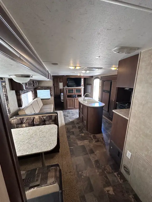 2014 Venture Sporttrek 320VIK *sale pending* in Travel Trailers & Campers in Regina - Image 7