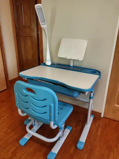 Cadeau de Noël idéal - Petit bureau pour enfant., View more