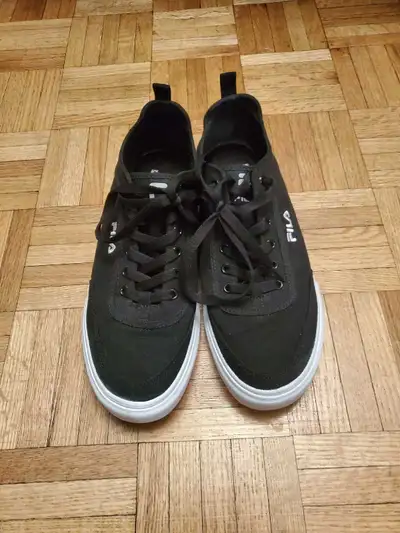 Men's Fila Shoes Size 9, View more