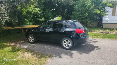 2010 Nissan rogue SL AWD, inspected till Dec. 2025. Just over 300k, leather, sunroof, Bose system, h...