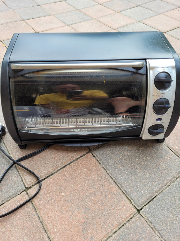 Black & Decker Toaster Oven in General Electronics in Markham / York Region - Image 3