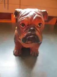 Chien bulldog décoratif - Decorative bulldog dog