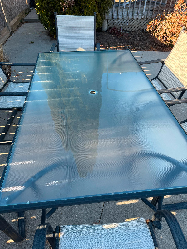 Patio Table and 6 Chairs in Patio & Garden Furniture in Mississauga / Peel Region - Image 2