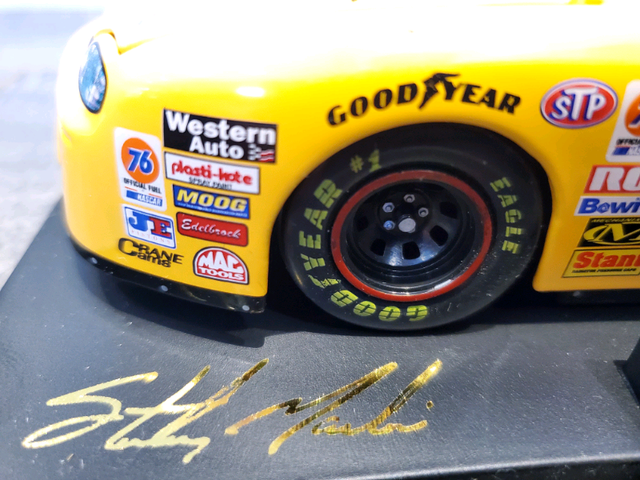 1:24 Diecast Revell Nascar 1997 Chevrolet Monte Carlo Sterling M in Arts & Collectibles in Kawartha Lakes - Image 10
