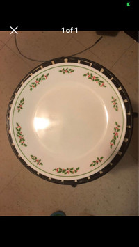 Rate 2 dinner serving Correlle ware Xmas plates 