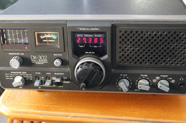 REALISTIC DX-302 AM/SSB  MULTI BAND SHORTWAVE  RECEIVER in General Electronics in Hamilton - Image 2