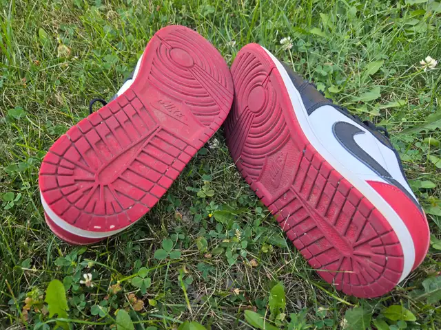 nike air jordan 1 retro low og black toe 2023 size 8.5 in Men's Shoes in Markham / York Region - Image 8