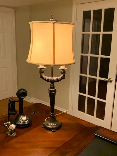 *** Beautiful Vintage Table / Side table /Desk Lamp ***, View more