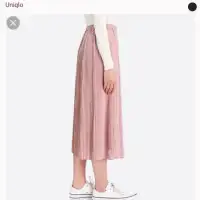 Uniqlo High Waisted Pleated Skirt Size Small