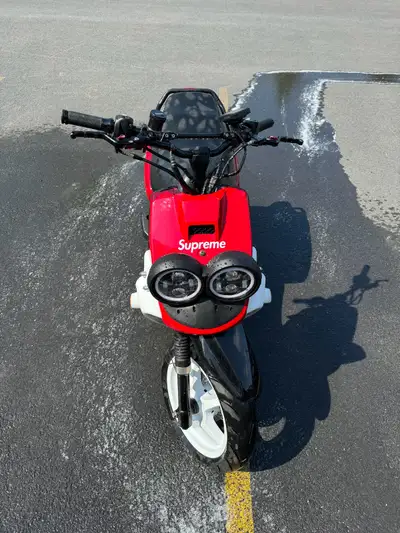 Je vends mon bws sport en excellente état général le scooter a un look agressif et style avec phares...