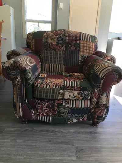 Seulement le fauteuil 1 place est a vendre. Faut que ca parte, raison du bas prix. Très propre, mais...