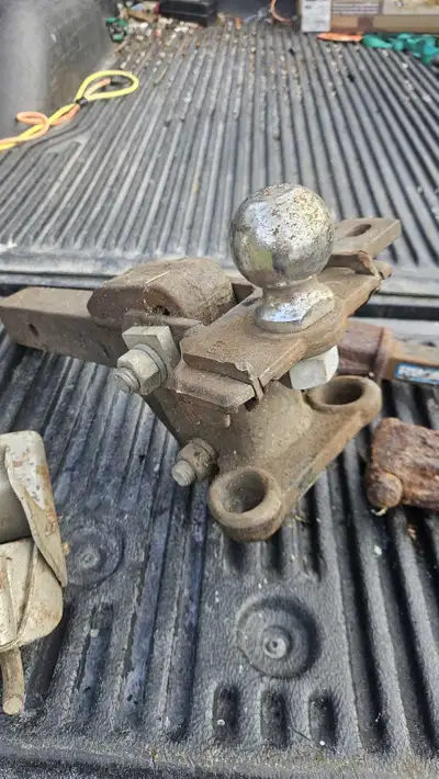 I'm selling a used Reese weight distribution hitch, perfect for towing with added stability and cont...