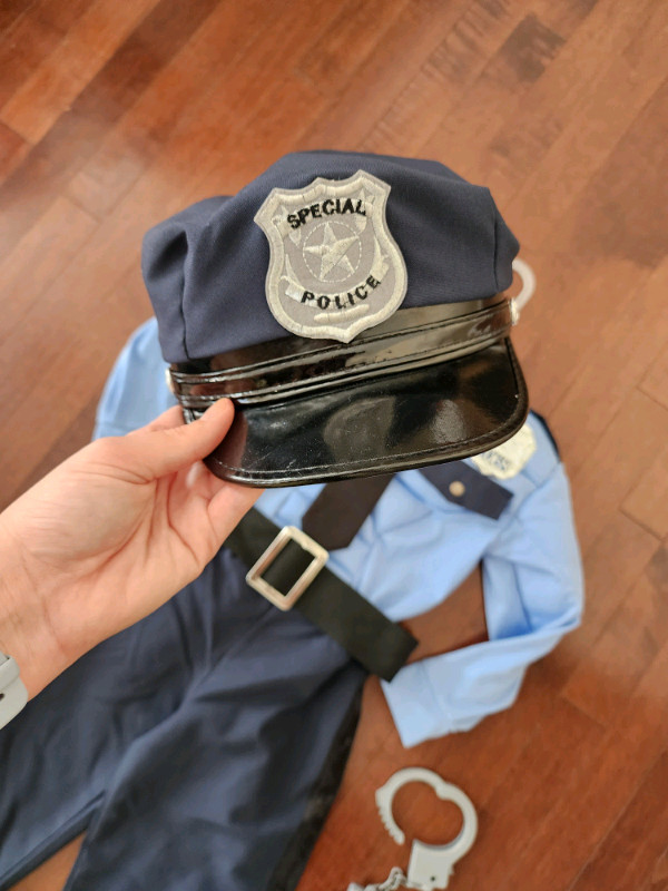 Size 4T policeman outfit. in Clothing - 4T in Calgary - Image 2