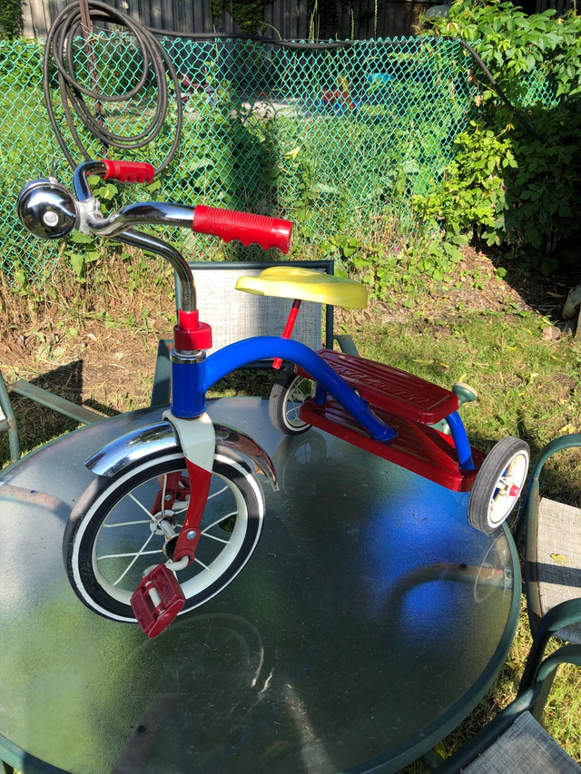 Classic Radio Flyer 12' Metal Tricycle in Kids in City of Toronto