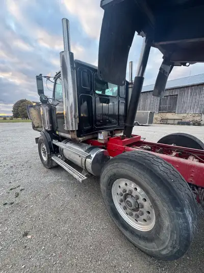 tri axle dump 2000 pre em, View more