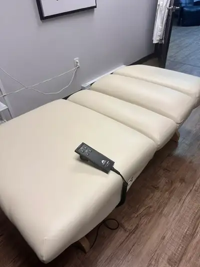 Oakworks hydraulic aesthetics/ massage table, View more