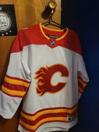 Calgary Flames Johnny Gaudreau Heritage Classic Youth LXL Jersey