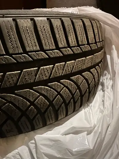 4 pneus d’hiver Kumho WinterCraft WP72 215/45 R18 Presque neufs