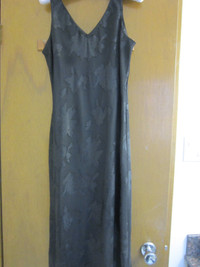 BLACK FULL LENGTH DRESS WITH SHEER JACKET SIZE 12P