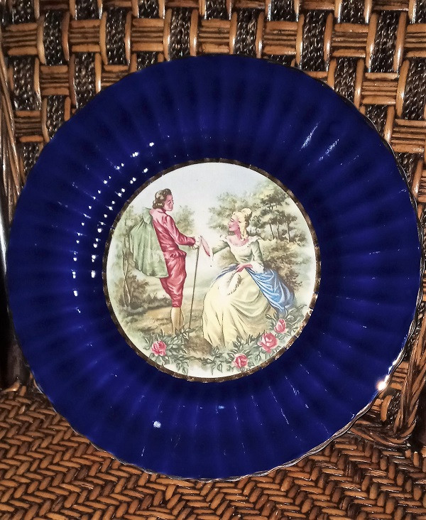 Decorative Plate by Wade England in Arts & Collectibles in Comox / Courtenay / Cumberland - Image 3