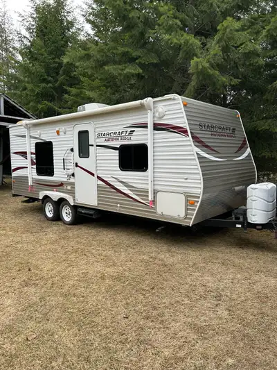 23.5’ StarCraft “Autumn Ridge”. Used very little. Always stored under cover. Lightweight (4769 lbs)....