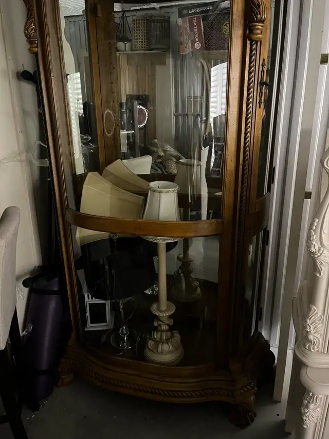Display cabinets in Dressers & Wardrobes in Markham / York Region - Image 3