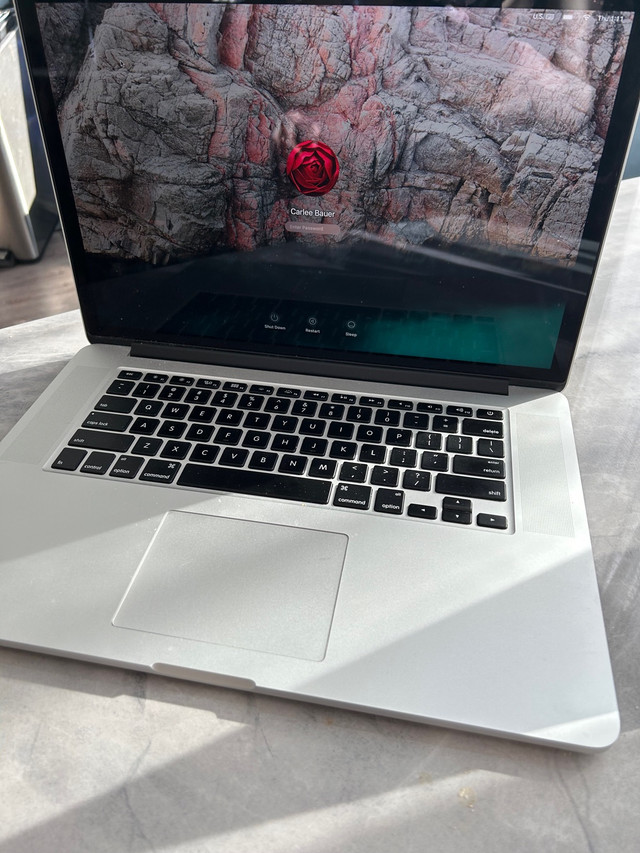 Macbook pro 2015   15” screen in Laptops in La Ronge - Image 3