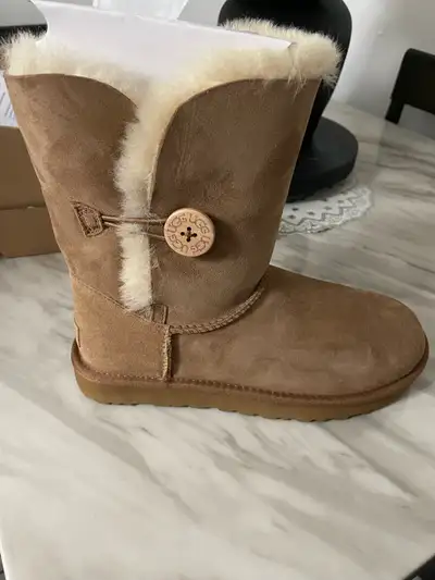 UGG W BAILEY BUTTON II, View more