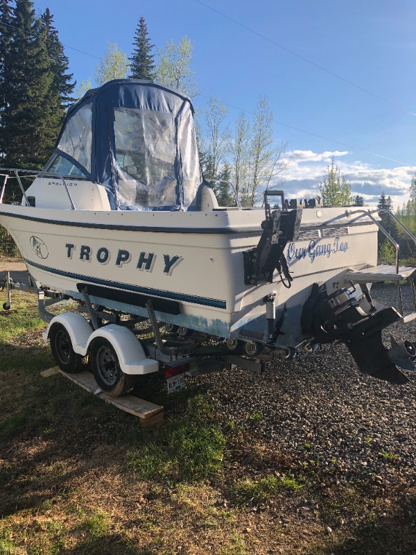 Bayliner Trophy 2052 fishing boat Powerboats & Motorboats Quesnel